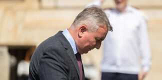 Ministrul LUCIAN BODE a împrumutat 100.000 euro de la o persoană fizică… iar veniturile declarate nu îi permit achitarea datoriei în termenul asumat (document ataşat)