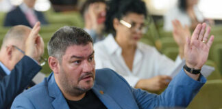 Firmele AD MEDIA controlate de familia consilierului ACOSTOAIEI au datorii la stat de 2,1 milioane lei… cu stopaj la sursă de peste un milion de lei