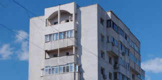 Ţeparul de la fosta firmă a deputatului Marius OSTAFICIUC a adunat două sentinţe de atragere a răspunderii, cu o valoare cumulată de 2,17 milioane lei; deşi are de recuperat peste 400.000 lei, AJFP Iaşi i-a permis „condamnatului” Ionuţ ENACHE să înstrăineze apartamentul din Alexandru şi refuză să ofere informaţii privind punerea în aplicare a deciziilor instanţei… pe motiv de secret fiscal