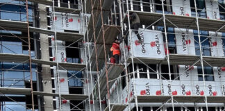 Constructorii buzoieni DAKO DESIGN şi INTEGRAL apelează la Legea 85/2014; cele două firme au avut în 2023 o cifră de afaceri cumulată de 30 milioane lei şi peste 100 de angajaţi